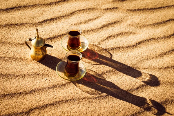 Té árabe en el desierto — Foto de Stock