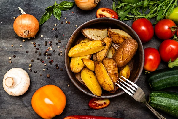 Patatas asadas con hierbas —  Fotos de Stock