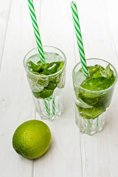 Mojito drink with ice, mint and lime — Stock Photo, Image