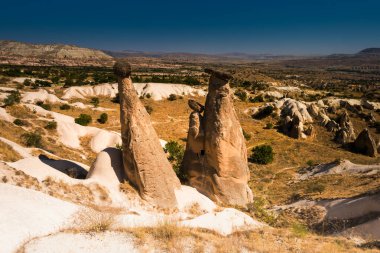 Gereme, Kapadokya Türkiye yakınlarındaki vadide kayaların oluşumlarının güzel manzarası. 