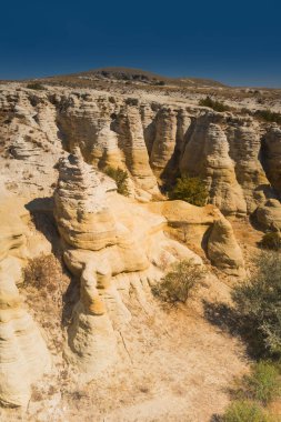 Gereme, Kapadokya Türkiye yakınlarındaki vadide kayaların oluşumlarının güzel manzarası. 