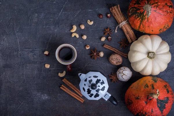 Calabazas Taza Café Mesa Oscura Vista Superior Fondo Desayuno Otoño — Foto de Stock