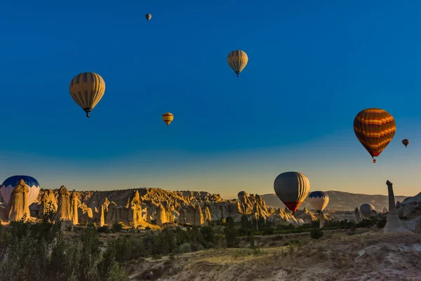 Varmluftsballonger Vid Soluppgången Goreme National Park Kappadokien Turkiet — Stockfoto