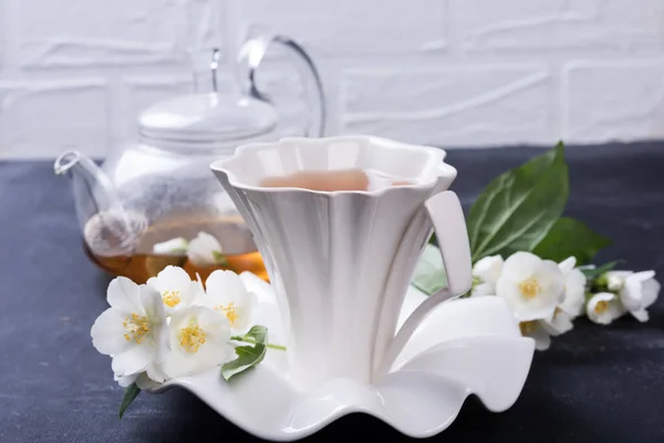 Verde Con Jazmín Taza Blanca Sobre Fondo Gris — Foto de Stock