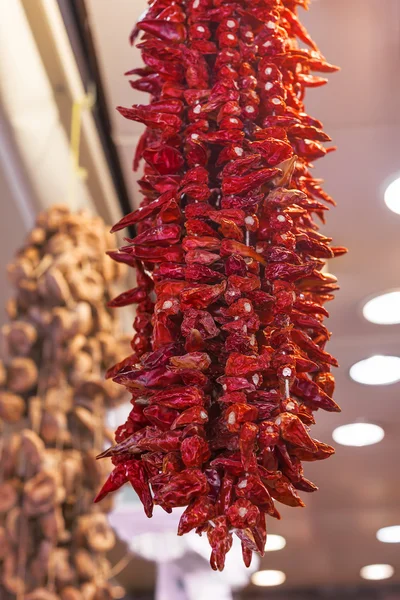 Ligaments pepper. Fruit market in Istanbul — Stock Photo, Image