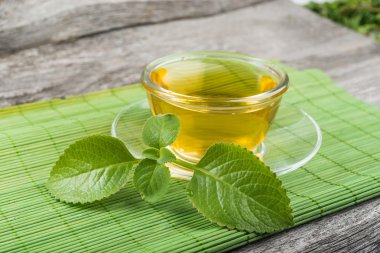 çay nane bambu hasır ile