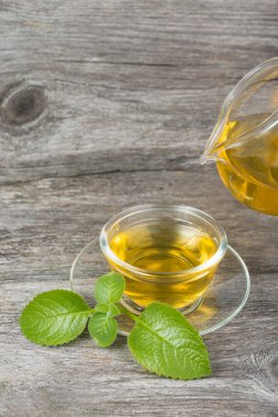 çay fincan içine dökme