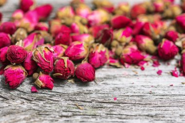 Kuru çay tomurcukları.