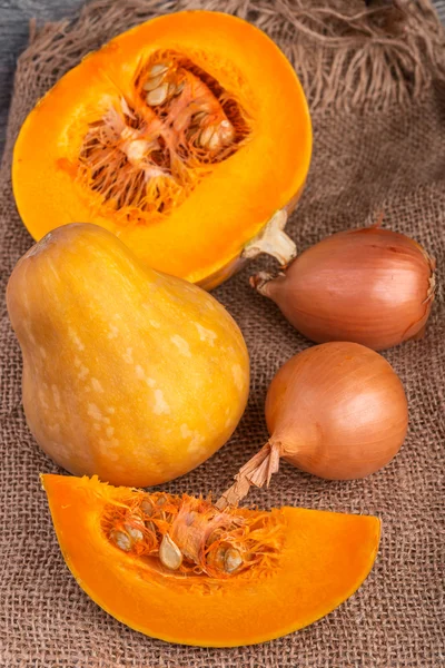 Calabaza en rodajas y cebolla — Foto de Stock