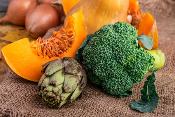 Calabaza, alcachofa y brócoli en rodajas —  Fotos de Stock