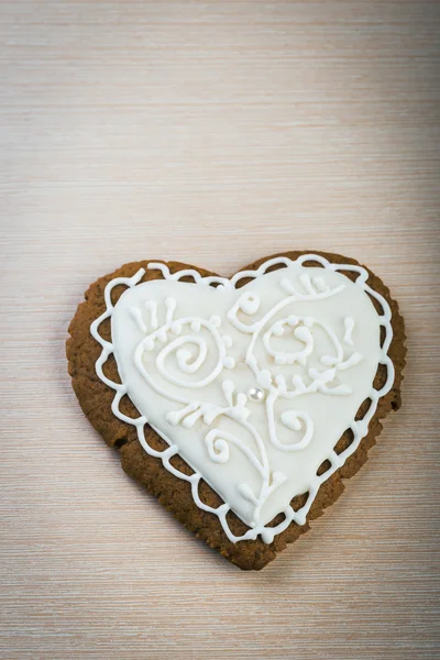 Pão de gengibre caseiro em forma de coração — Fotografia de Stock