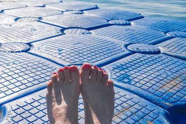 sıcak bir yaz günü su ayaklarda