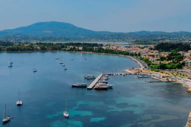 Korfu eski liman Marina görünümünden