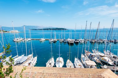 Şehir, Korfu üzerinde yeni kale üzerinden havadan görünümü