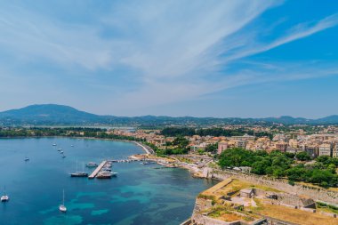 Şehir, Korfu üzerinde yeni kale üzerinden havadan görünümü