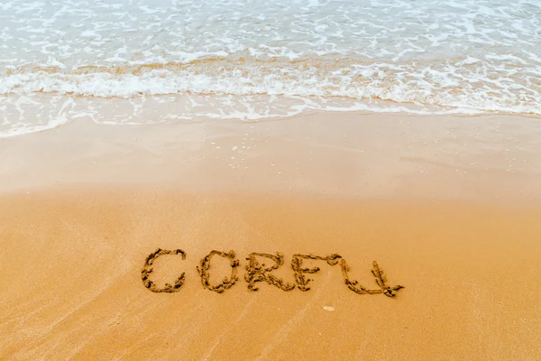 "Corfú "escrito en la playa de oro, Corfú, Grecia . — Foto de Stock