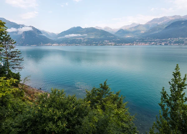 Agua y montañas en Italia, Alpes, Europa . — Foto de Stock