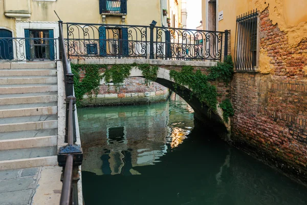 Traditionelle Gebäude von Venedig, Italien. — Stockfoto