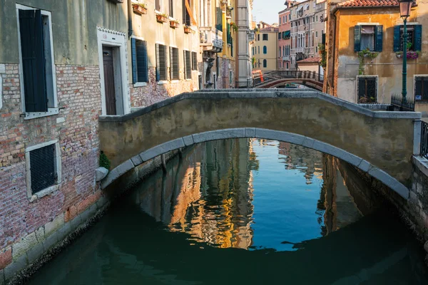 Traditionelle Gebäude von Venedig, Italien. — Stockfoto