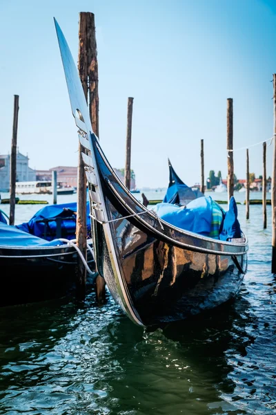 Gondeln am Morgen in Venedig — Stockfoto