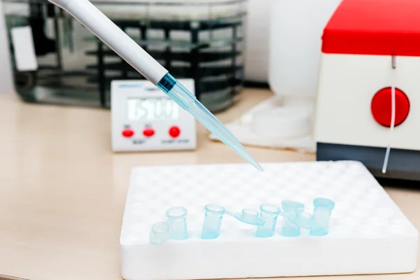 Processo de fertilização in vitro de perto. Equipamento em laboratório de Fertilização, IVF . — Fotografia de Stock