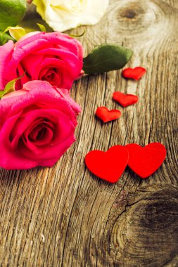 kalpleri ve pembe güller, Sevgililer günü