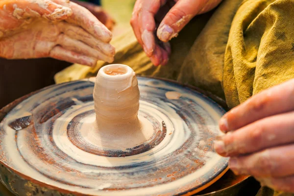 Lavorare con l'argilla — Foto Stock