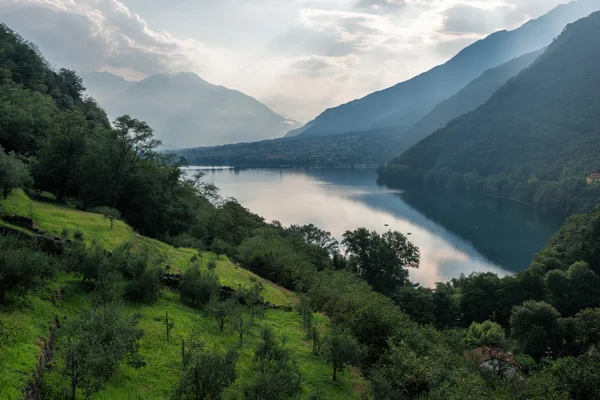 Krajobraz jeziora Como. — Zdjęcie stockowe
