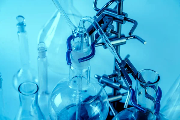 照片空瓶子 实验室分析设备 化验室 玻璃器皿及试管 — 图库照片