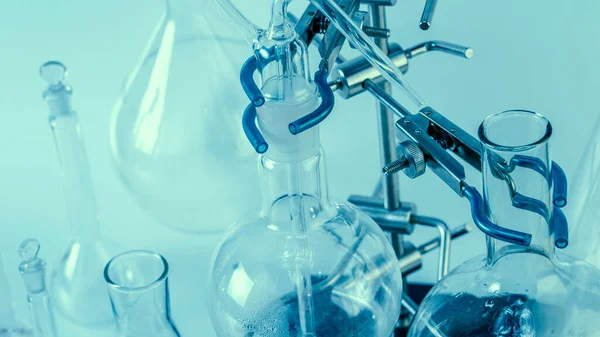 Foto Lege Kolven Laboratoriumanalyseapparatuur Chemisch Laboratorium Reageerbuizen Voor Glaswerk — Stockfoto