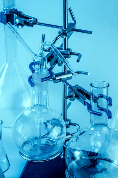 Photo Empty Flasks Laboratory Analysis Equipment Chemical Laboratory Glassware Test — Stock Photo, Image