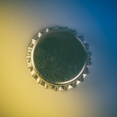 Popüler sanat arka planındaki bir şişe kapağının fotoğrafı..