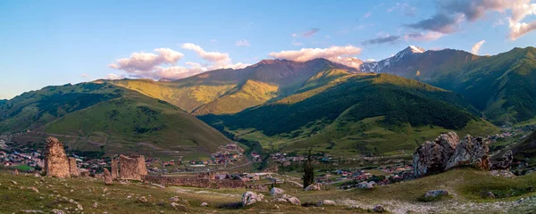 Panorama Criptas Familiares Montaña Osetia Del Norte Alania Los Alrededores Imagen de stock