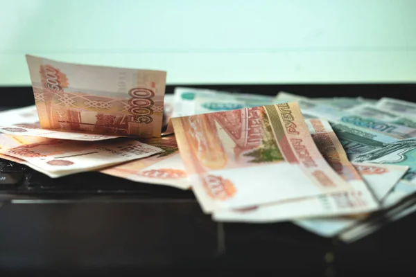 Rus parasına karşılık döviz kurunun dinamikleri