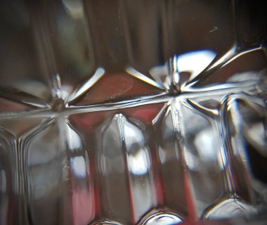 Camdan yapılmış, milimetrelerce mesafede.