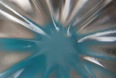 Camın arkasından çok yakından görülen yıldız desenleri.