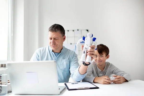 Annoyed Father Kid Working Home Quarantine — Stock Photo, Image