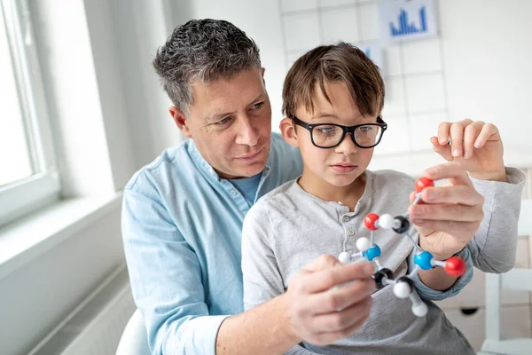Father Son Sitting Desk Playing Atoms Model Learning Chemistry Father — Stock Photo, Image