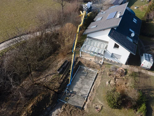 Bodenplatte Des Schwimmbeckens Ist Betoniert Mit Sehr Großem Betonlift Aufgenommen — Stockfoto