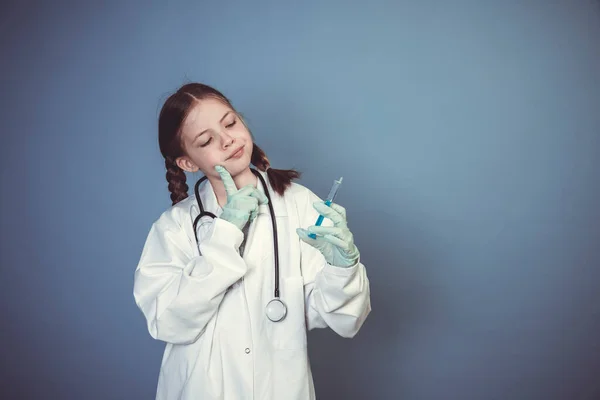 Legal Menina Vestida Como Médico Fêmea Com Estetoscópio Seringa Luvas — Fotografia de Stock