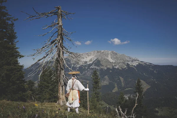 Monje Shugendo Europeo Traje Tradicional Senderismo Las Montañas Austriacas — Foto de Stock