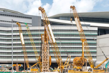 Vinçli inşaat alanı 