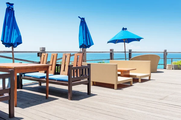 Beach chairs on the white sand beach — Stock Photo, Image