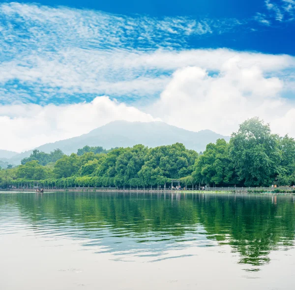 View on the enchanting West Lake — Stock Photo, Image