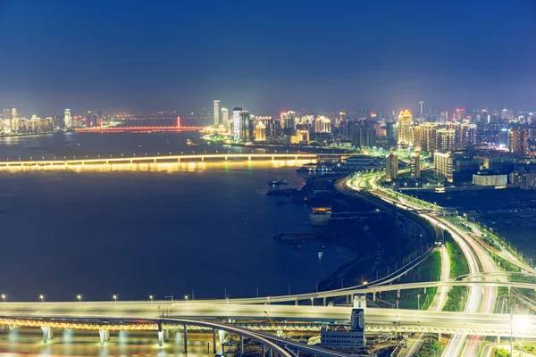 El más grande de Asia a través de los ríos en Shanghai puntos de referencia — Foto de Stock