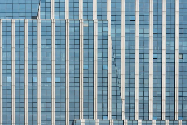 Ein Schöner Hintergrund Eines Gläsernen Bürogebäudes Reflektierende Wolken Den Geöffneten — Stockfoto