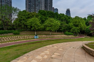 Şangay 'da modern bina geçmişi olan şehir parkı.