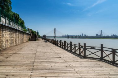 Yantze nehir kablosu köprü olarak kaldı