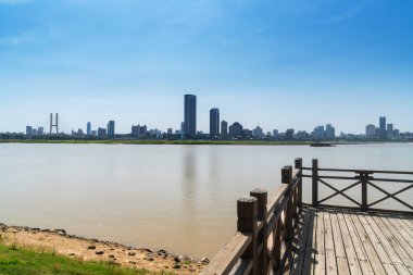 Gündüz şehir merkezindeki iş merkezinin ufuk çizgisi