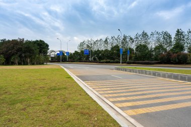 Çin 'deki boş şehir yolu ve binalar